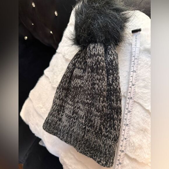 Beanie With BIG Pom Hat, Thermal/Mixed Color Grey, black New - Picture 6 of 15